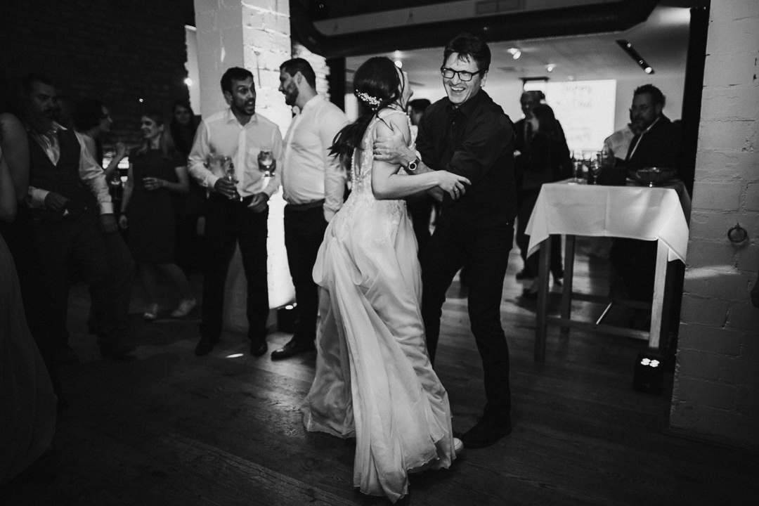Braut tanzt mit Brautvater im White House Guldental