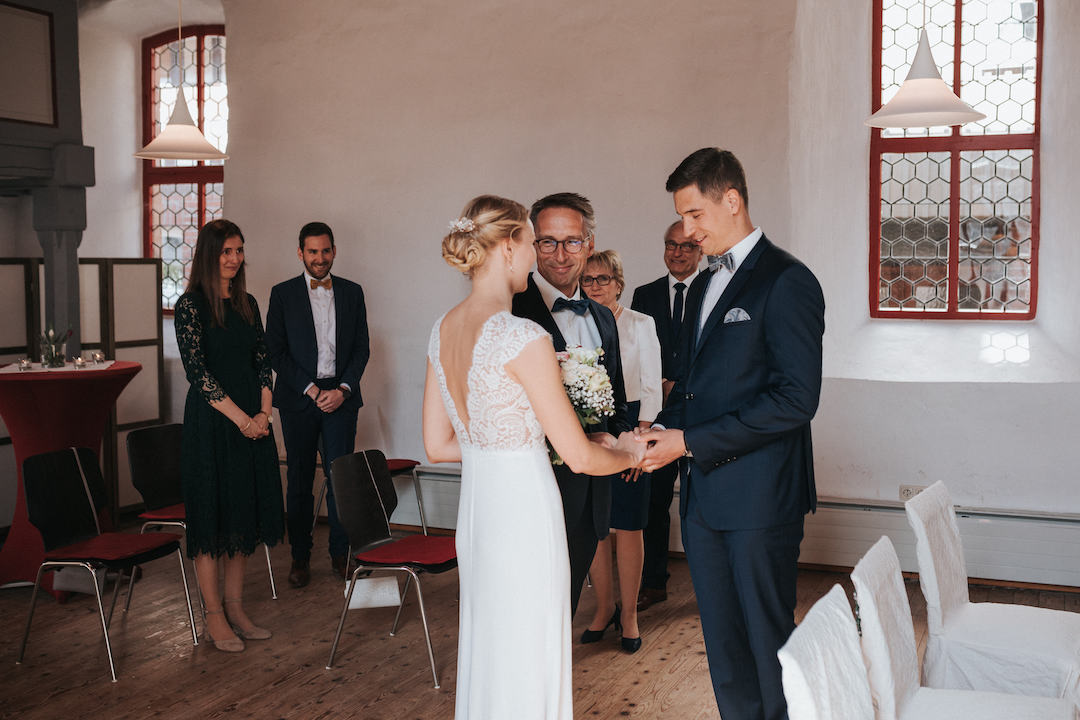 Begrüßung Braut und Bräutigam Alte Kirche Niederweimar