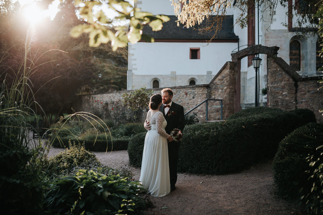 Brautpaar Bilder im Garten des Kloster Eberbach